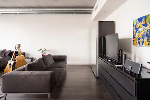 Interior 32